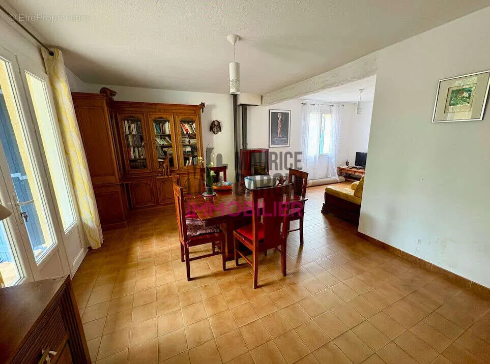 Salle à manger - Maison avec Piscine et Jardin à Saint-Didier