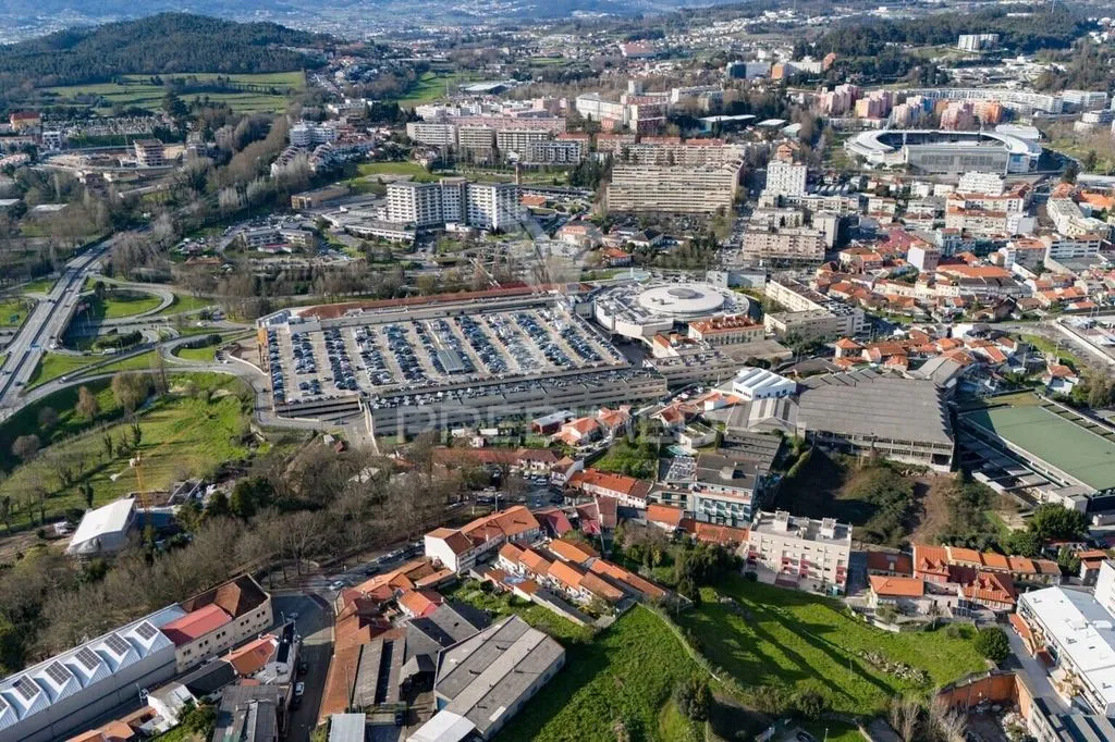 Õhuvaade - Development Land with Shops in Guimarães