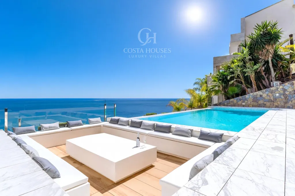 Bassein - Contemporary Villa with Seafront Views in Jávea