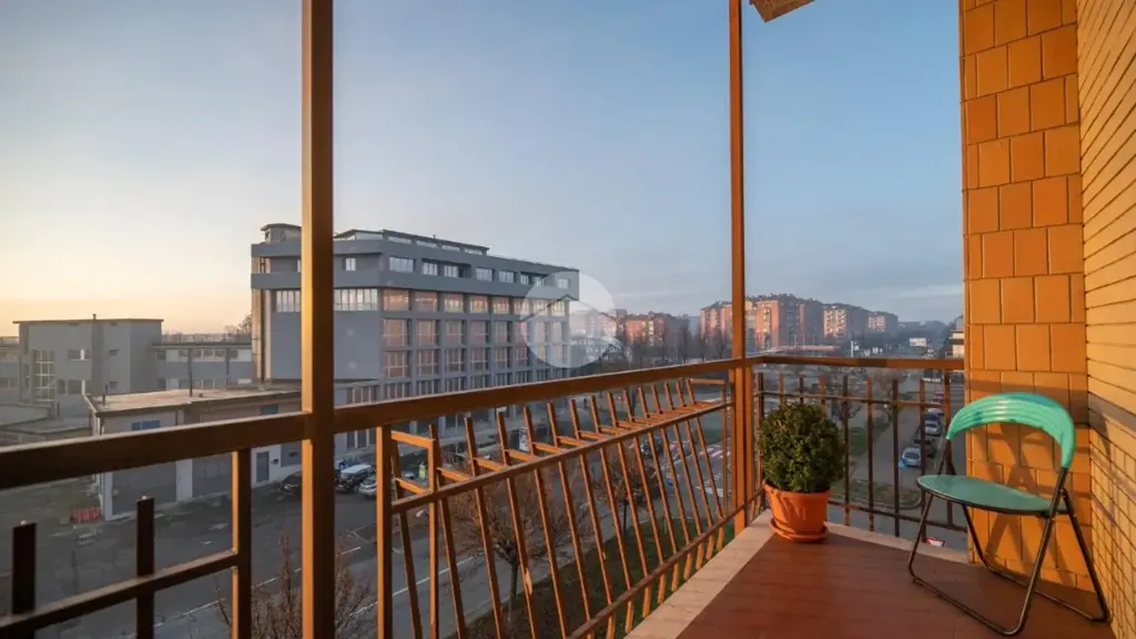 Balcone - Apartment with Balcony in Orbassano