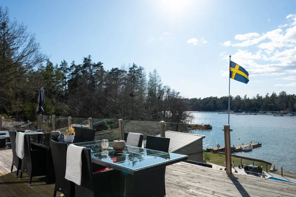 Terrass - Scenic Villa with Pool in Southern Archipelago
