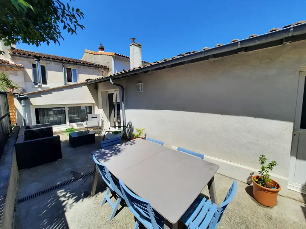 Terrazza - Renovated House with Pool in Saintes
