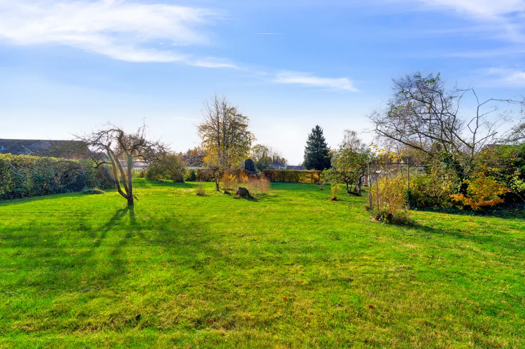 Aed - Buildable Plot with Garden in Brande