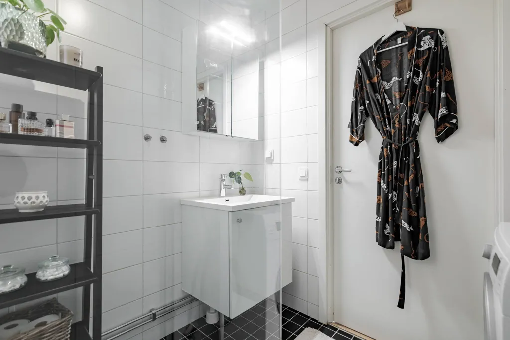 Salles de bain - Modern Flat with Large Windows in Stockholm