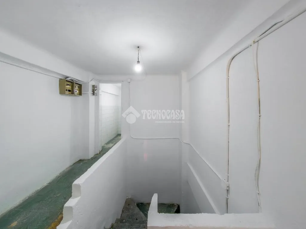 Rooms - Commercial Unit with Two Floors in Madrid
