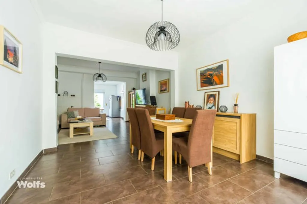 Söögituba - Three-Bedroom House with Garden in Saint-Nicolas