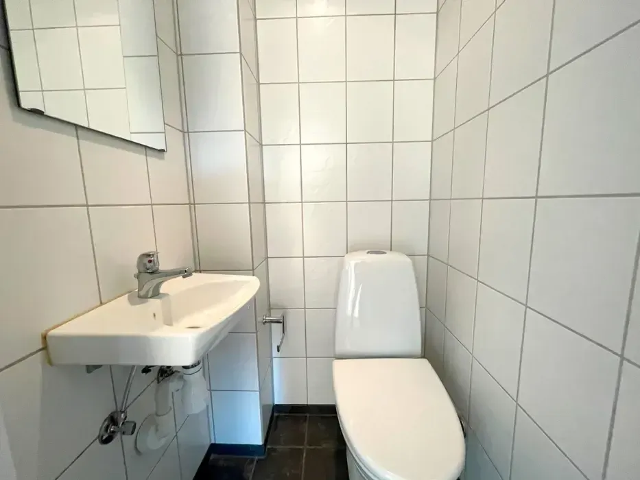 Vannitoad - Spacious 2-Bedroom Flat in Aalborg