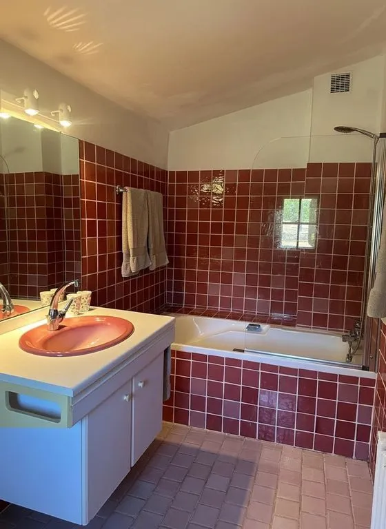 Bathrooms - Provençal House with Pool in Grasse