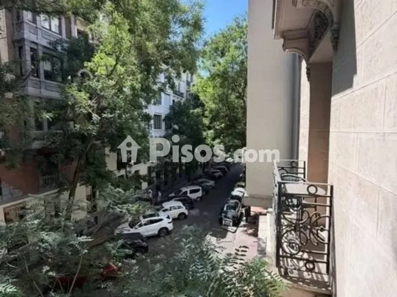 Balcon - Spacious Flat with Balcony in Recoletos