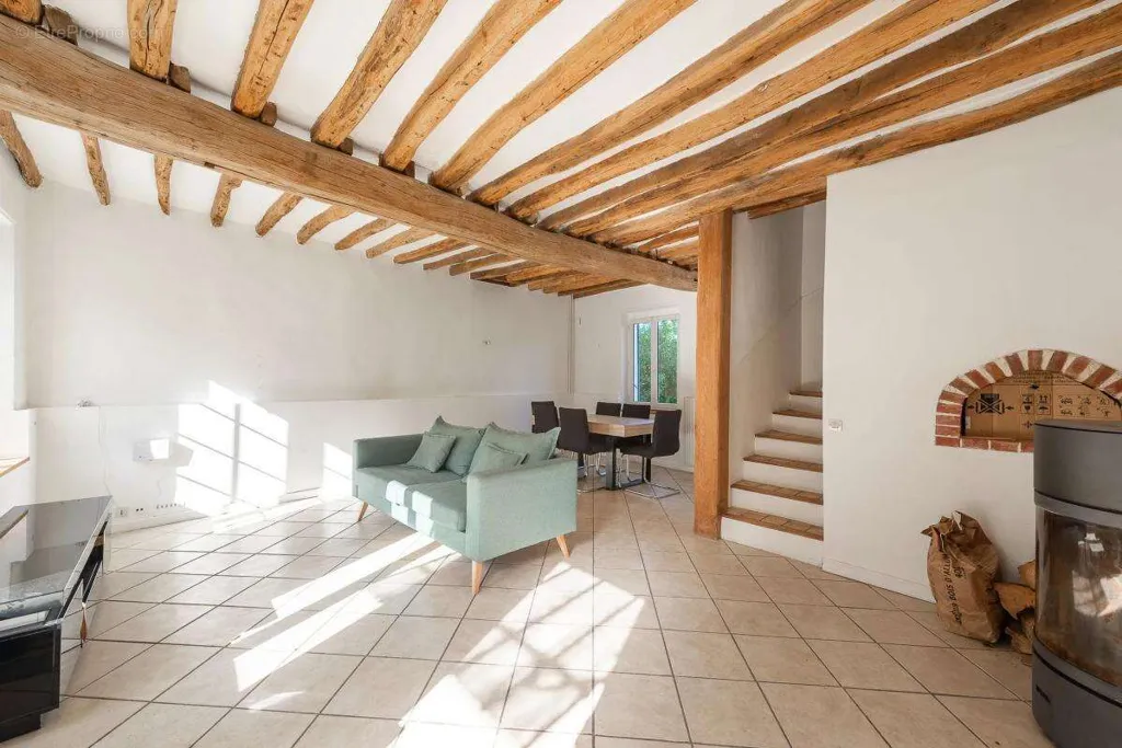 Elutuba - Rustic Stone House with Garden in Fublaines