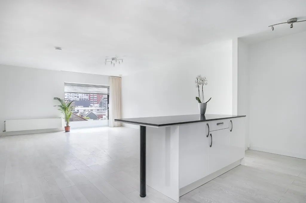 Kitchen - Stylish 3-Bedroom Apartment in Hoofddorp