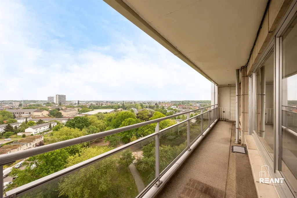 Appartement avec Terrasse sur la 12ème Étage à Centre-Ville