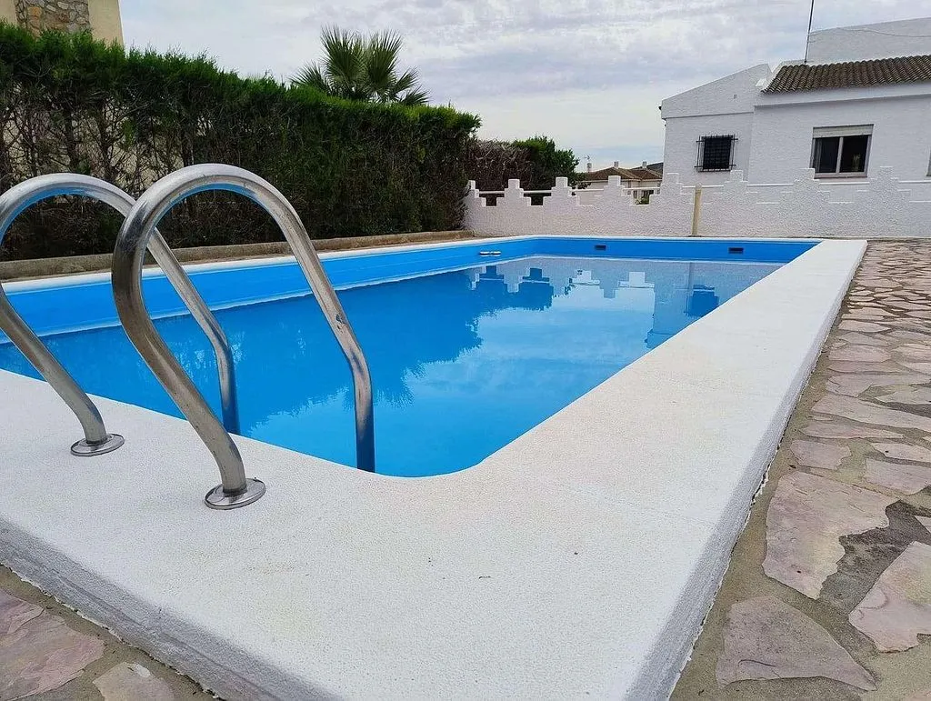 Piscine - Chalet with Pool and Terrace in Turís