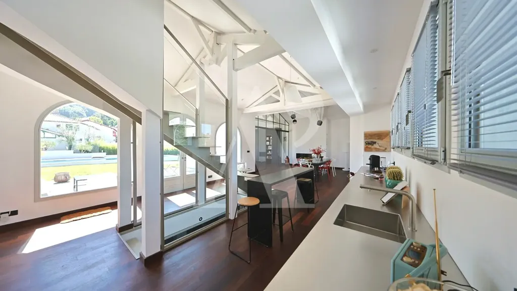 Soggiorno - Modernist Villa with Sculptural Architecture in Hasparren