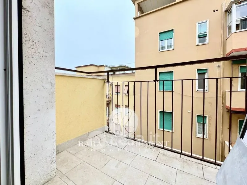 Rõdu - Centralised Apartment with Four Balconies in Ancona
