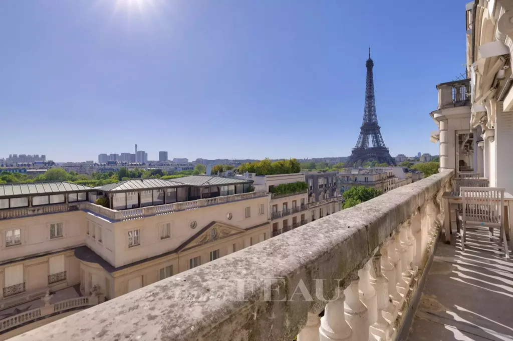 Balcony - Luxury Duplex with Balcony Views near Eiffel Tower