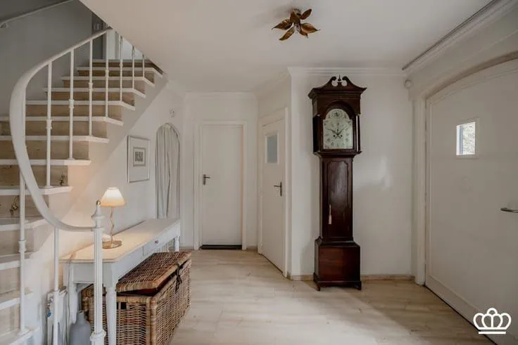 Entrée - Villa Charmante avec Jardin dans un Cadre Verdoyant