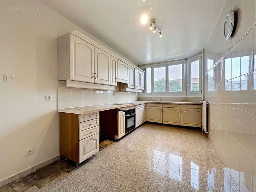 Köök - Apartment with Balcony near Saint-Denis Centre