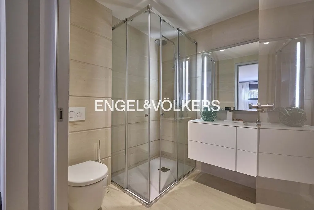 Salles de bain - Architectural Duplex with Terrace in El Viso