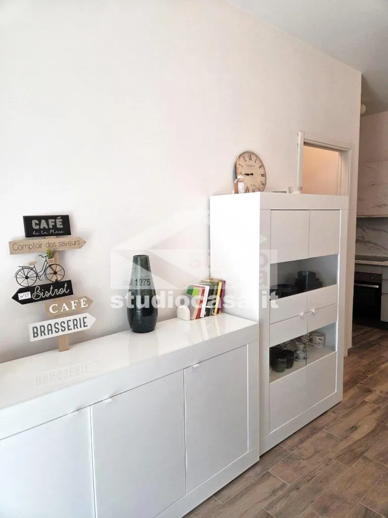 Cuisine - Rear-Facing Apartment with Balcony in Cremona