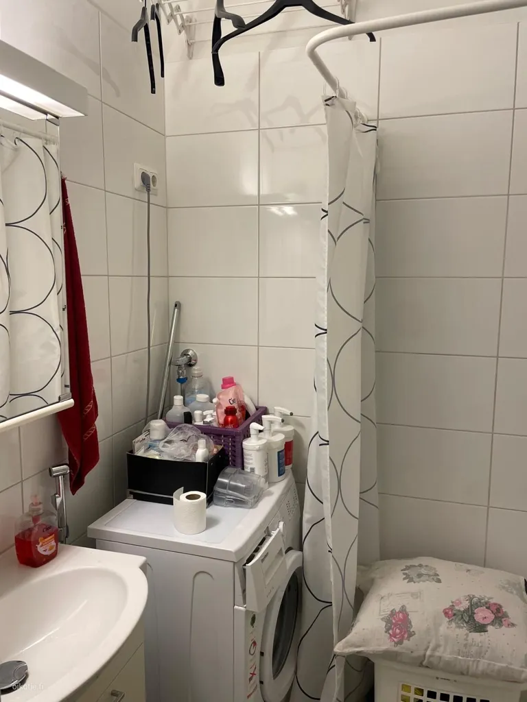 Vannitoad - One-Bedroom Flat with Garden View in Taka-Töölö