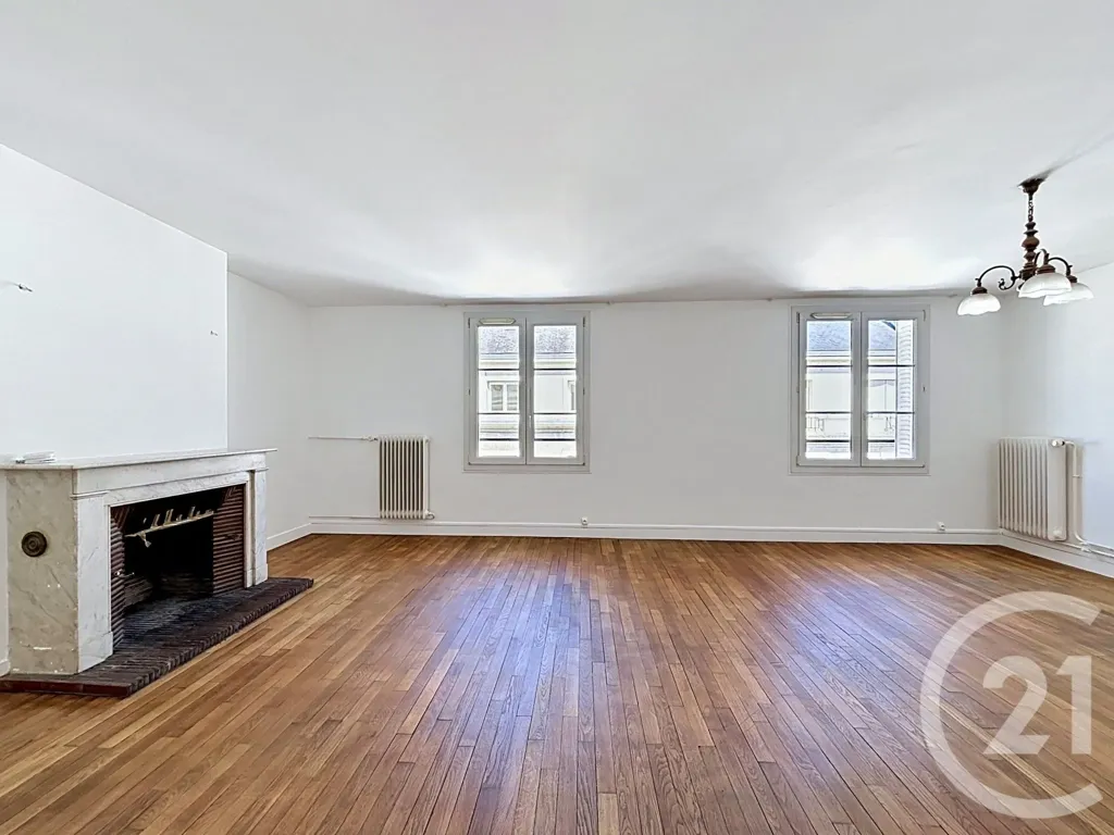 Séjour - Appartement F5 avec Vue sur Basilique à Tours