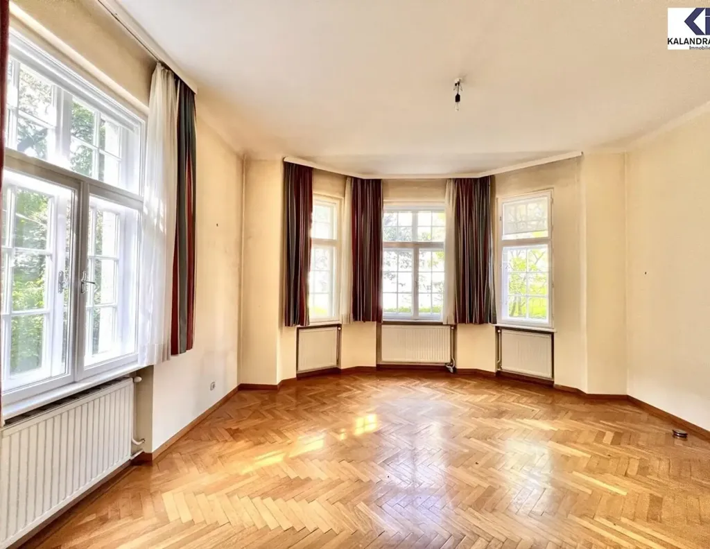 Living Room - Classical Altbau Villa with Terrace in Gersthof