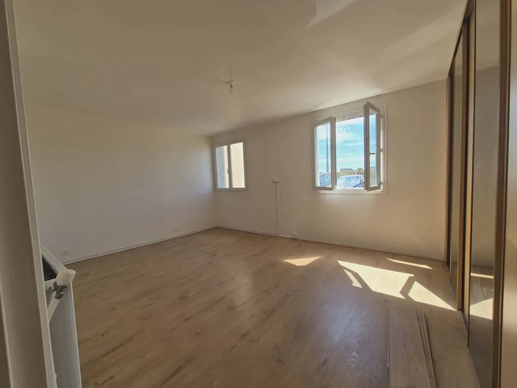 Toad - 1-Bed Apartment with Secure Parking in Harfleur