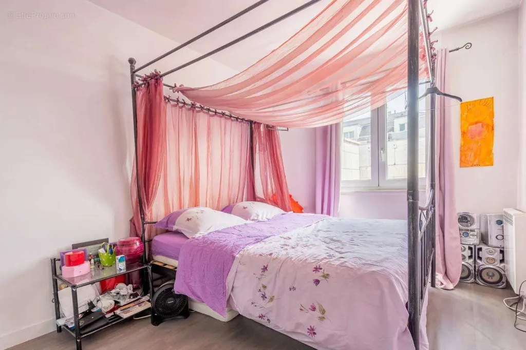 Magamistoad - 3-Bedroom Apartment with Balcony in Saint-Mandé