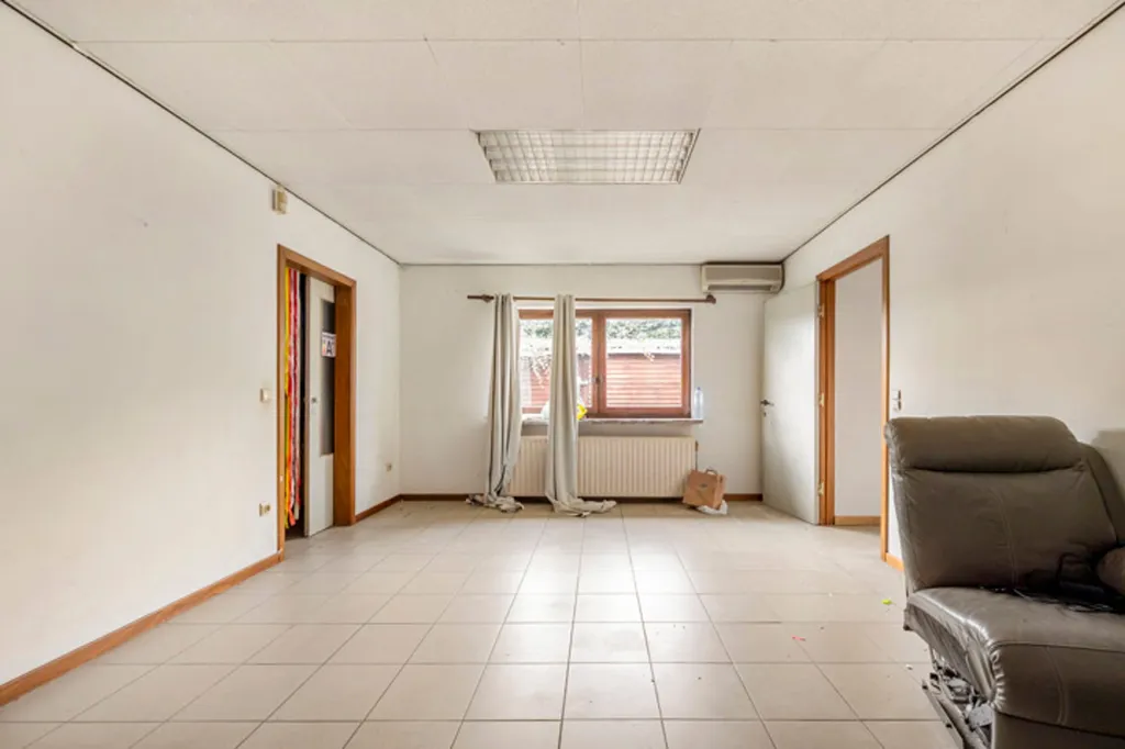 Bureau - Immeuble de Rendement avec Appartements et Local Commercial à Overmere