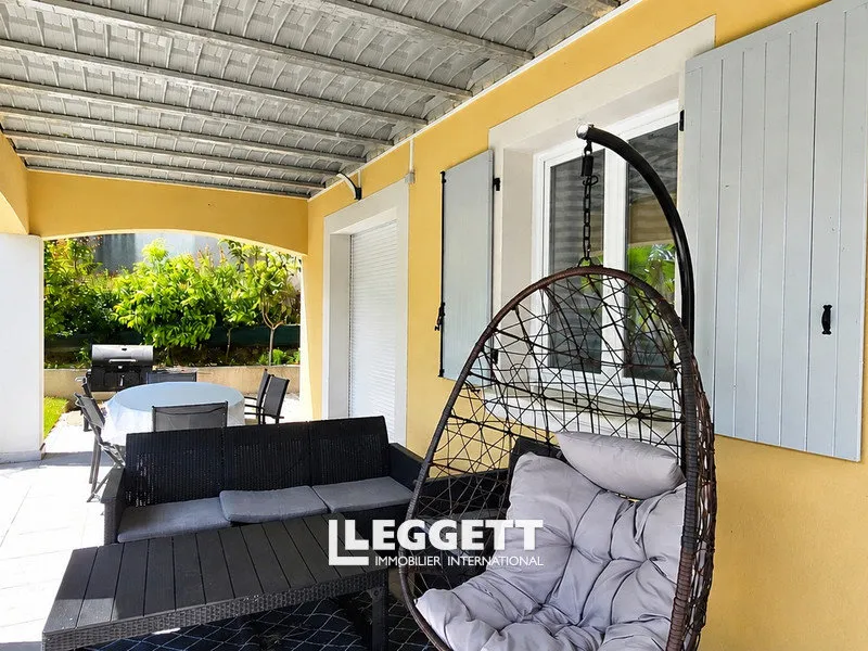 Terrasse - Villa avec Piscine à Saint-Nazaire, Gard
