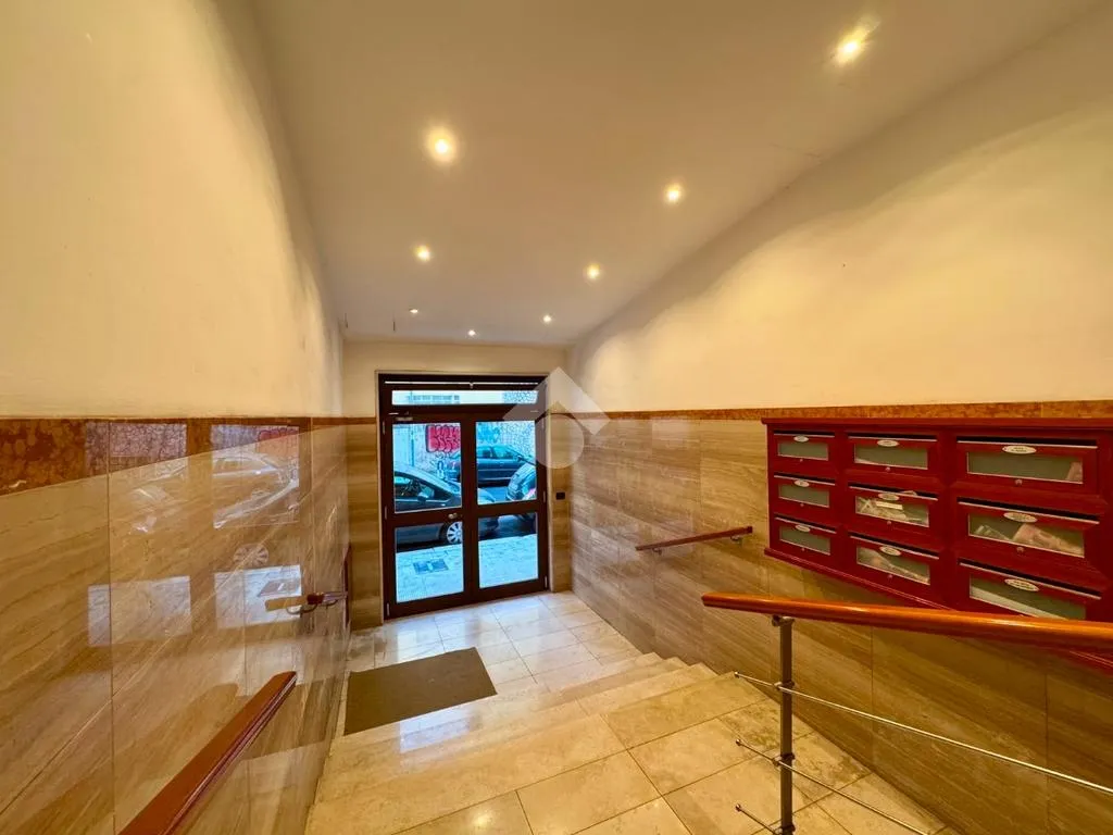 Entrée - 3-Bedroom Apartment with Balcony in Bari