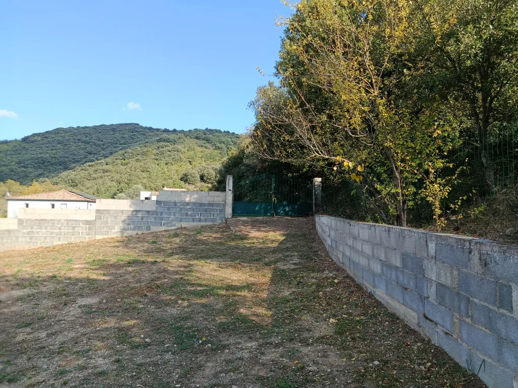 Aed - Constructible Plot with Mountain View near Béziers