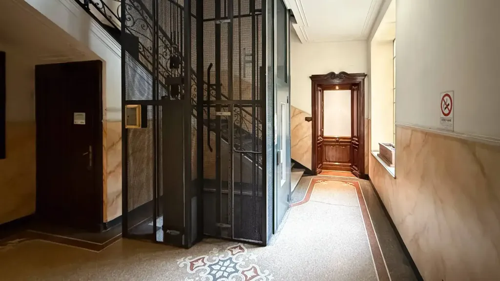 Hallway - Liberty Style Apartment with Bow Window in Turin