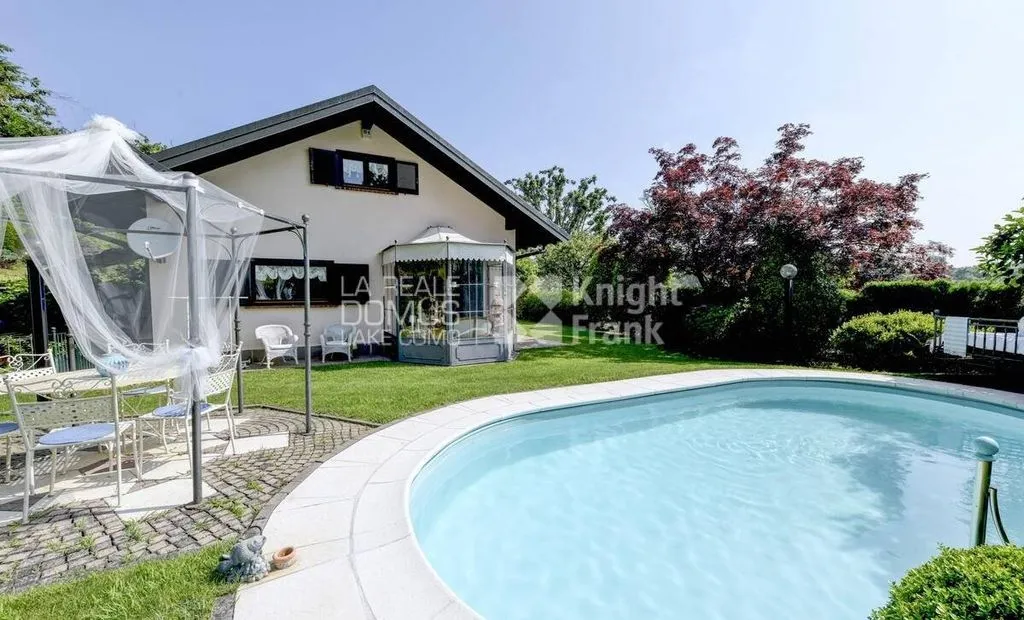 Bassein - Villa with Pool in Guanzate, Italy