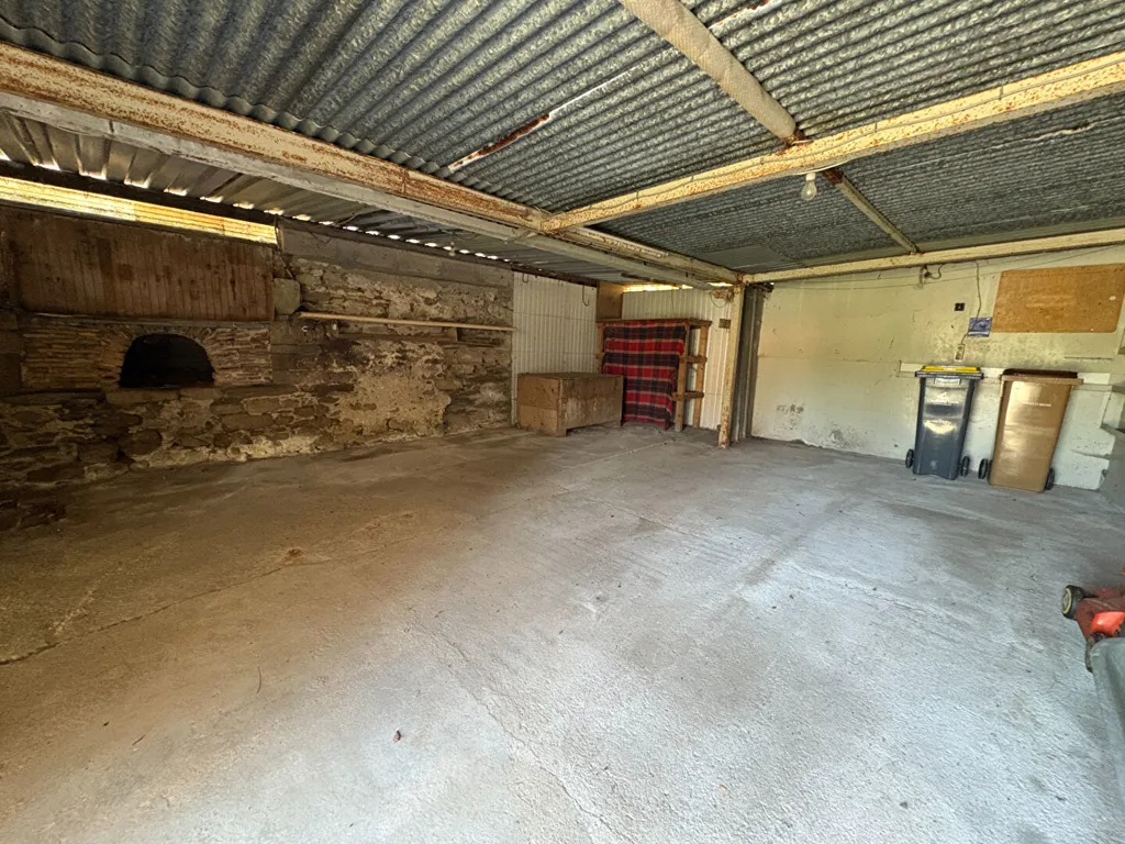 Garage - Ancienne Ferme à Réhabiliter avec Dépendances à Châteauneuf