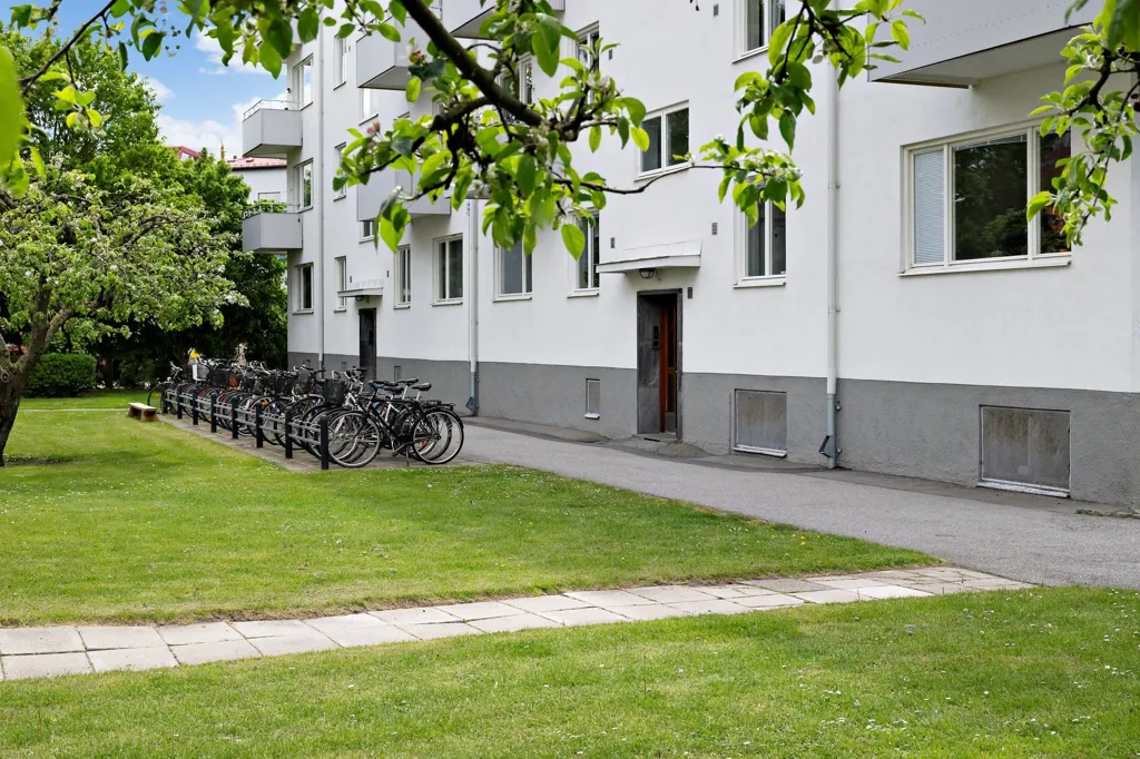 Aed - Corner Flat with Abundant Light in Lund