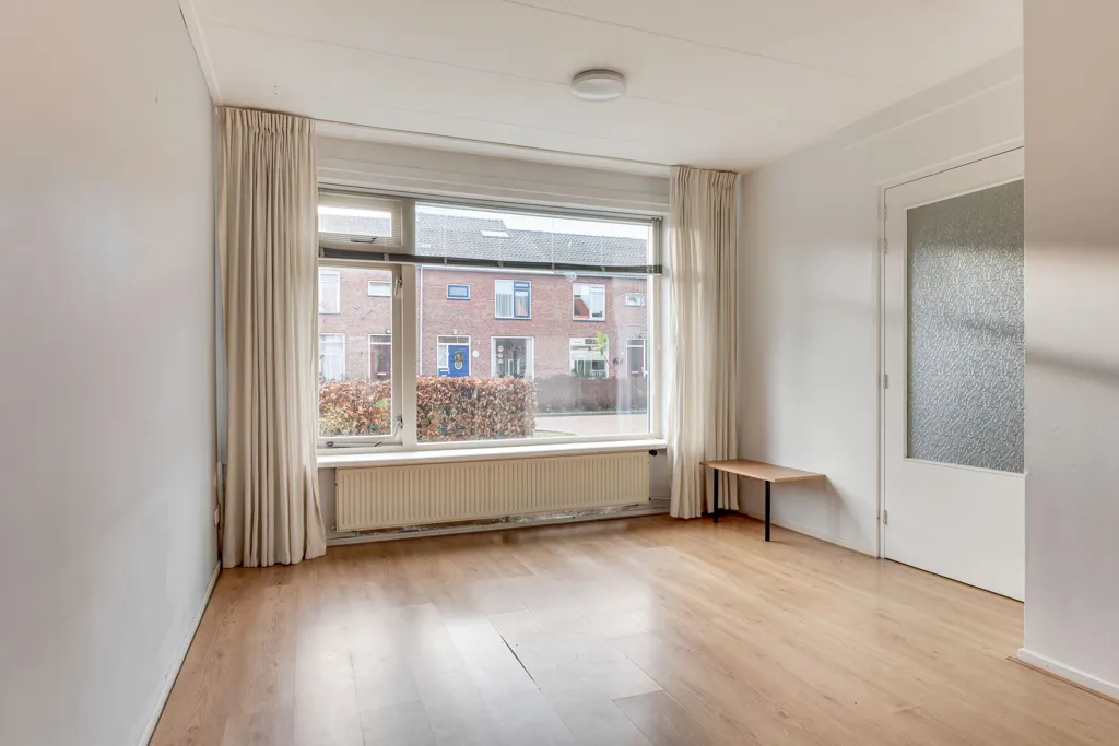 Toad - Spacious Renovated Semi-Detached House in Heiloo