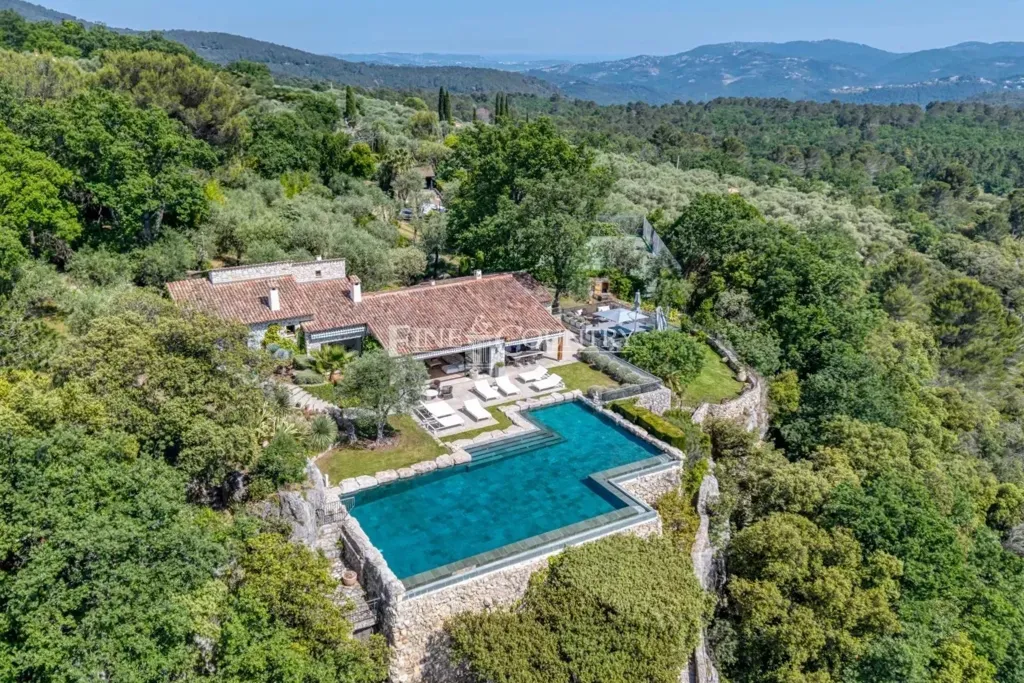 Vue aérienne - Villa avec vue panoramique près de Cabris