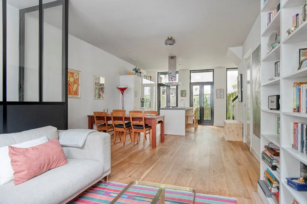 Charming Ground Floor Flat with Garden in Staatsliedenbuurt