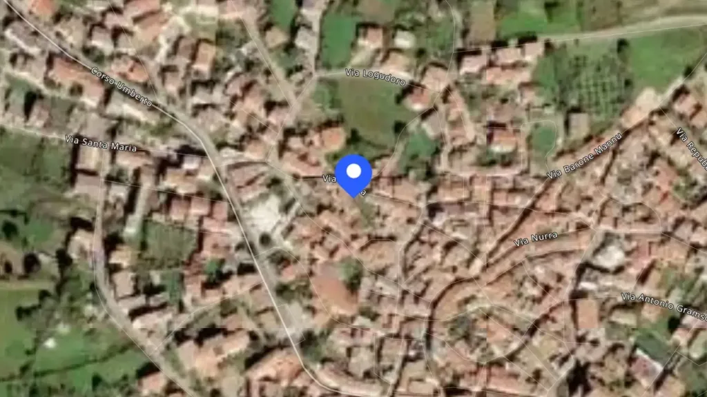 Three-Storey House with Courtyard in Ortueri
