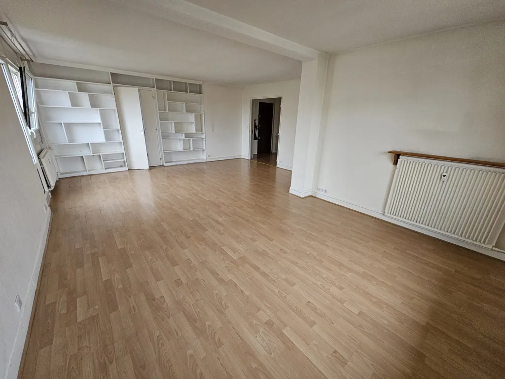 Elutuba - Flat with Balcony in Montesson