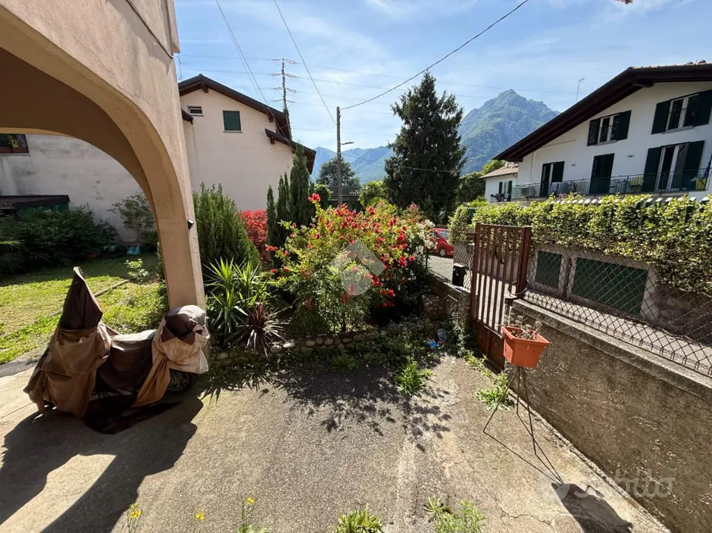 Jardin - Three-Bedroom Apartment with Private Garden in Lecco