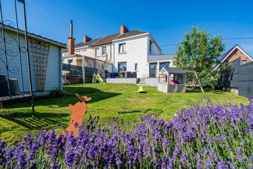 Aed - 3-Fronted House with Terrace in Couillet
