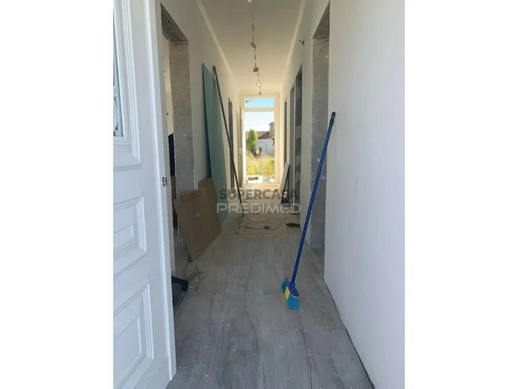 Esik - Fully Refurbished T3 House in Couço