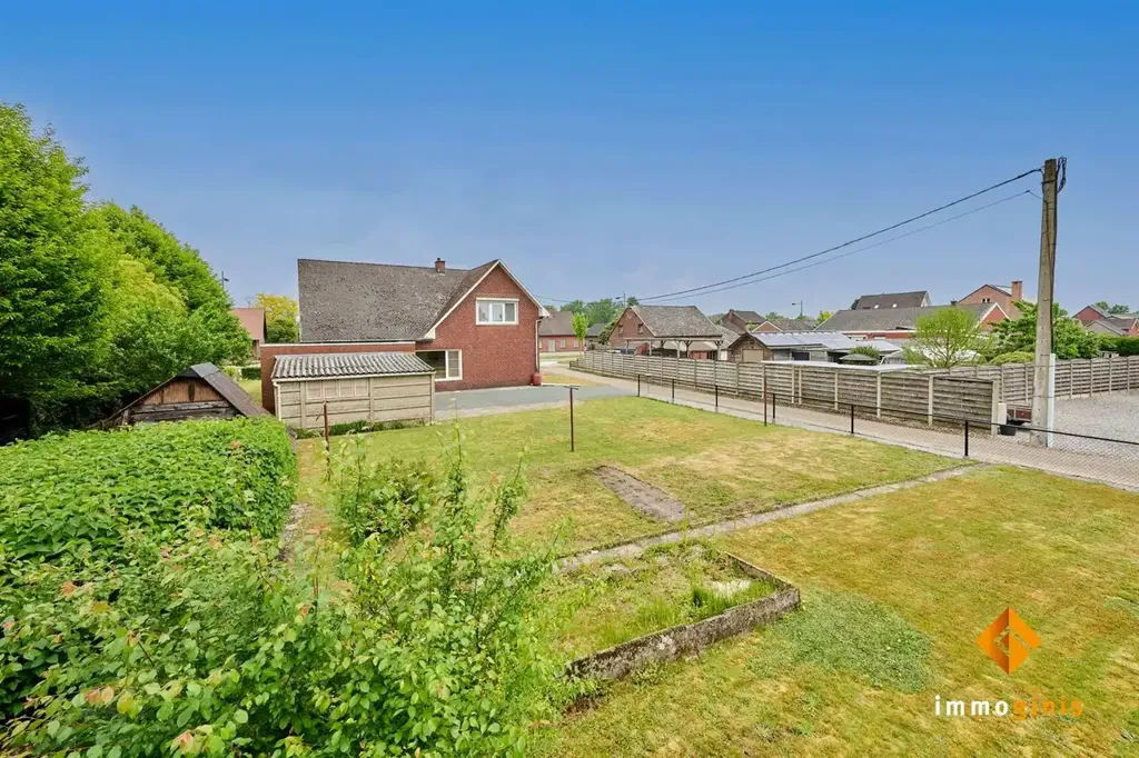 Aed - Spacious House with Green View in 10a17ca Plot