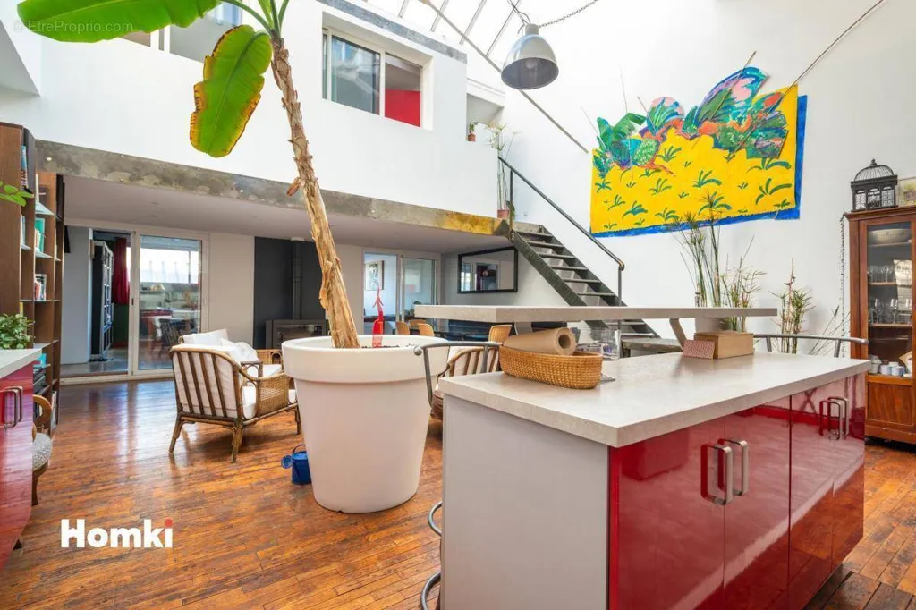 Séjour - Loft Rénové avec Cuisine Américaine à Nantes