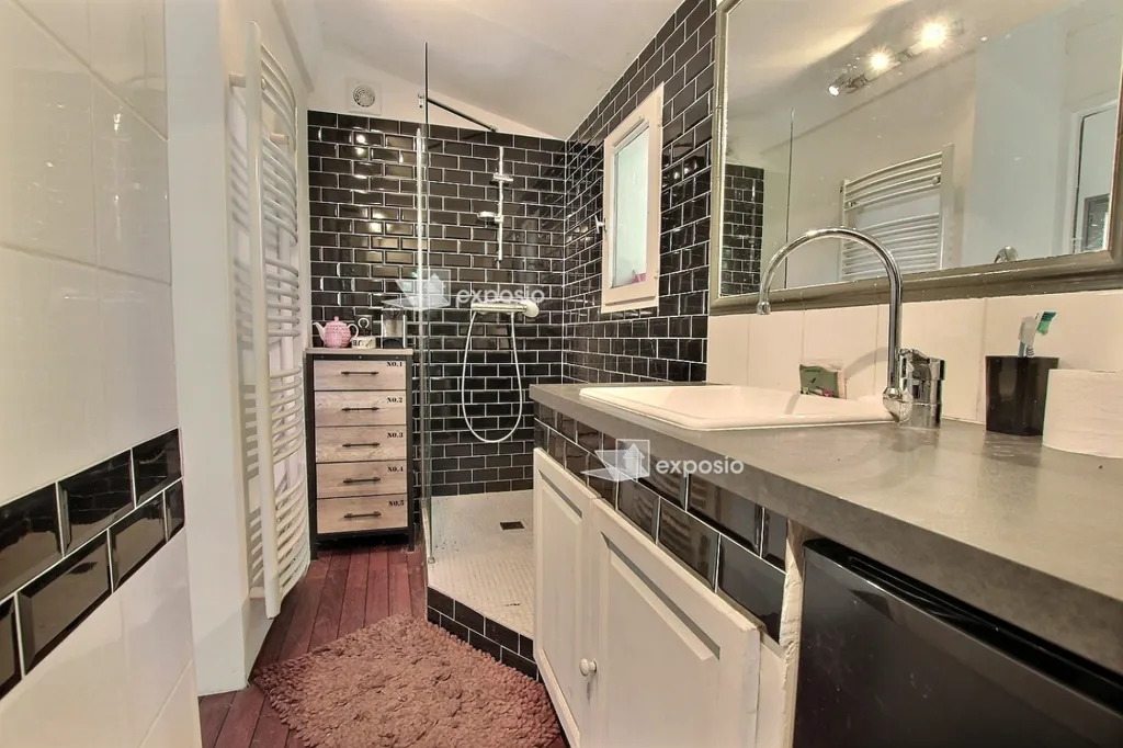 Bathrooms - 8-Piece Property with Pool in Aix-en-Provence