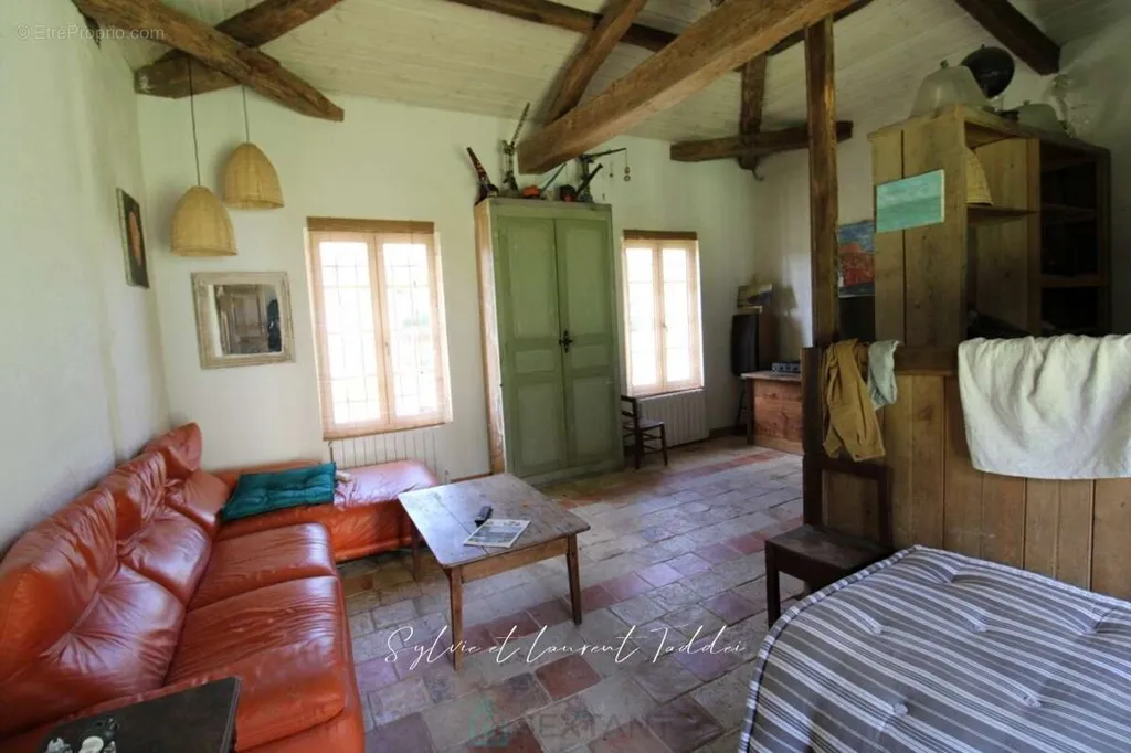 Maison 12 pièces à Montendre