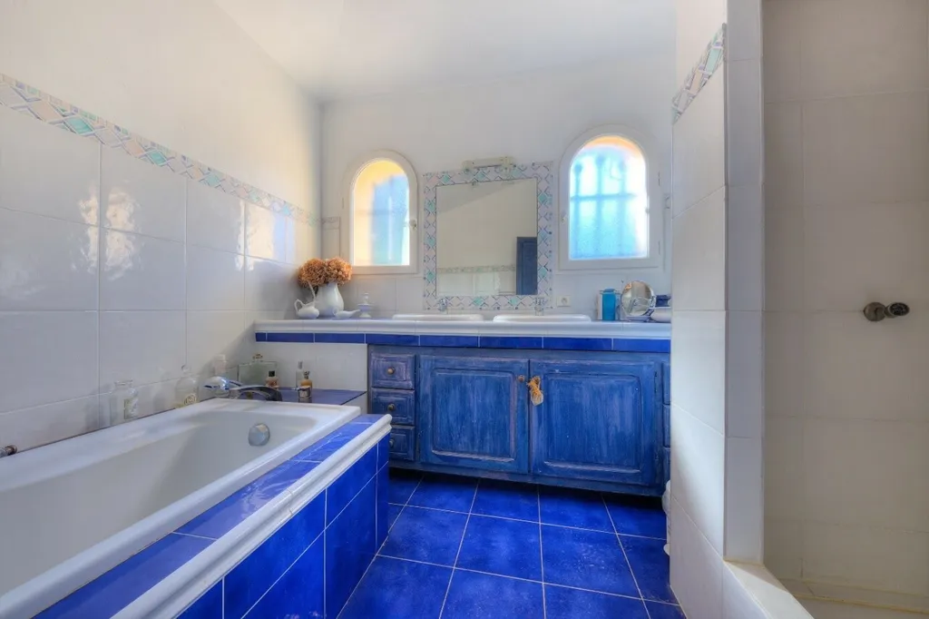 Vannitoad - Villa with Pool and Sea View in Antibes